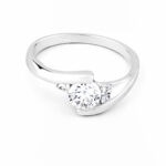 Srebrny pierścionek z cyrkoniami