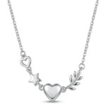 Delikatny piękny srebrny naszyjnik