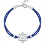 Silberarmband auf Kordel