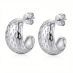 Moderne silberne Ohrringe